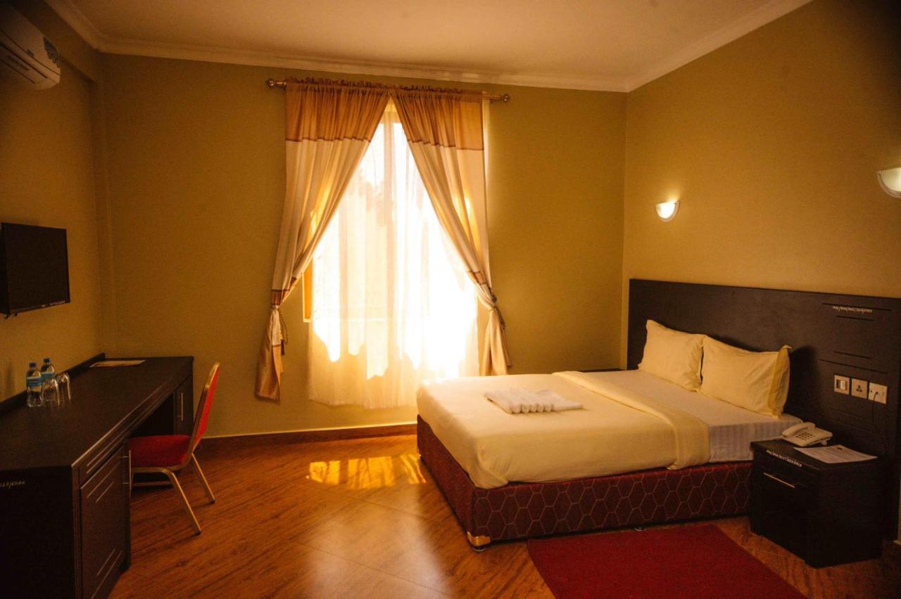Panone Hotel Boma Boma la Ngombe Esterno foto