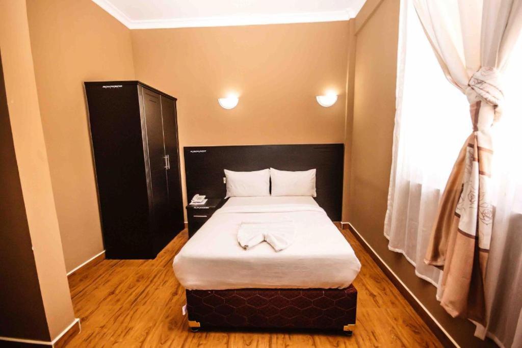 Panone Hotel Boma Boma la Ngombe Esterno foto
